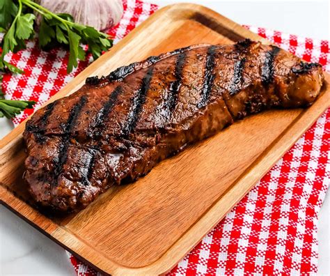 how to cook new york strip steak on a gas grill